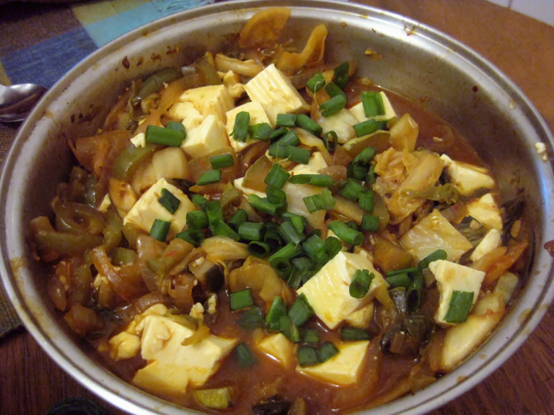 김치찌개 (Kimchi Jjigae) – Cozido de kimchi e tofu